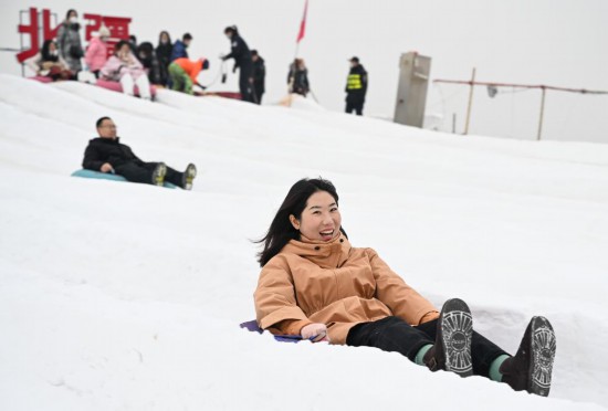 “十四冬”点燃群众冰雪热情