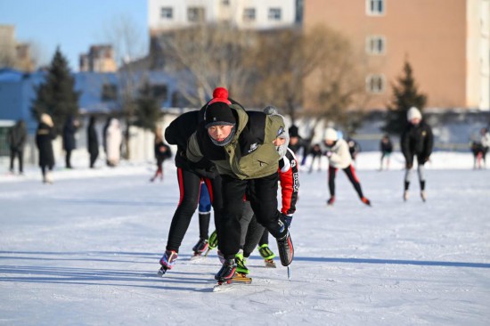 “十四冬”点燃群众冰雪热情