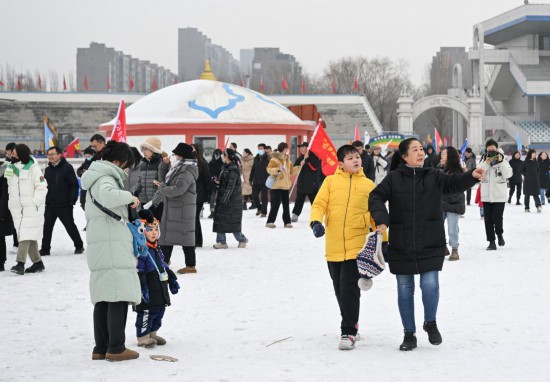 “十四冬”点燃群众冰雪热情