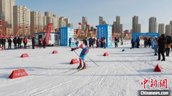 2024中国·大庆首届国际青少年越野滑雪短距离赛开赛